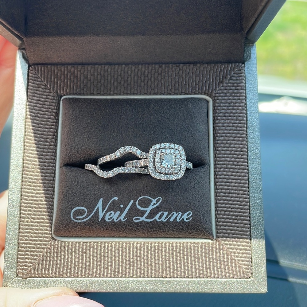 Neil Lane Engagement Center Ring